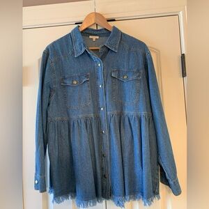 Denim shirt
Snap closure 
Good condition
Size med